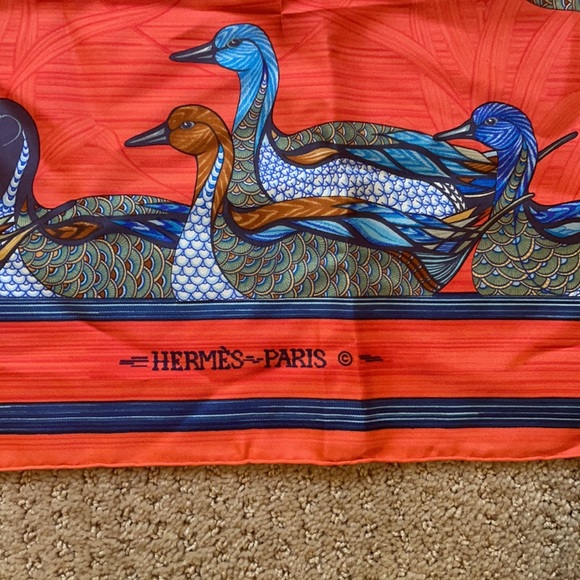 Hermès Ducks Pond silk scarf in red and blue - Picture 2 of 7
